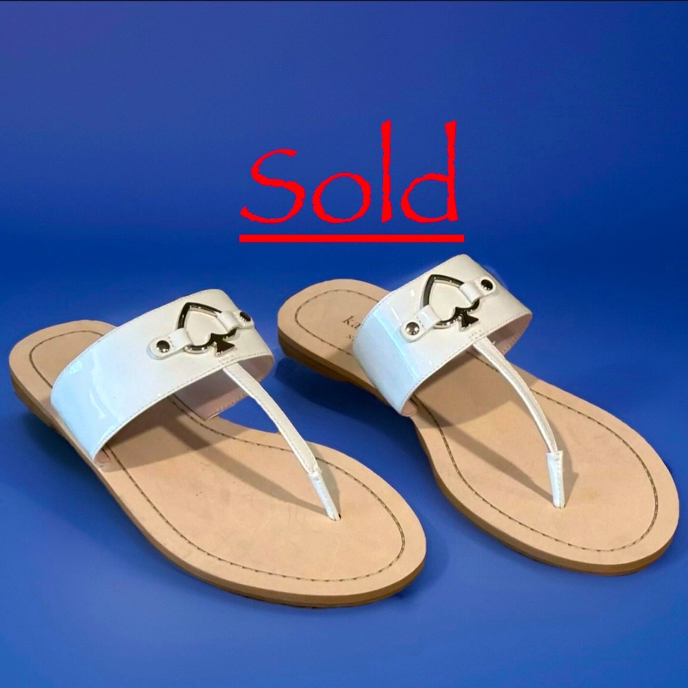 🚨SOLD🚨 KATE SPADE NEW YORK Cassia NEW White Patent Thong Flats Sandals Size 8.5 - Picture 1 of 16